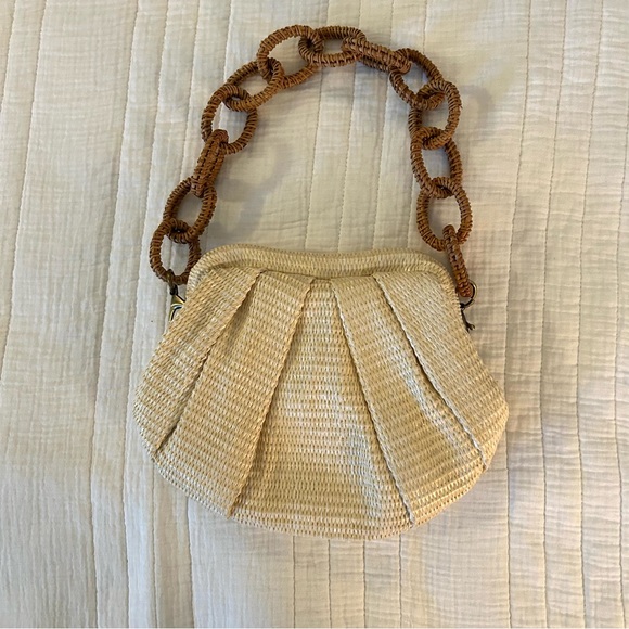 Antik Kraft Pleated Shell Straw Clutch Purse. - Picture 13 of 13